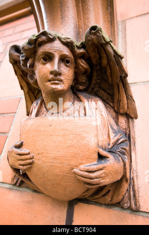 Sculpture d'ange, mausolée de Sir Henry Doulton, West Norwood Cemetery, Londres, UK Banque D'Images