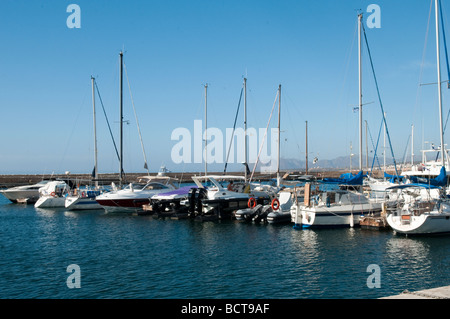 Yachts amarrés sur le ponton de la port vénitien de La Canée, Crète, Grèce. Banque D'Images