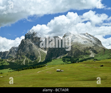 Langkofel Plattkofel et montagnes, Berlin, Alpe di Siusi Dolomites, Tyrol du Sud, Italie, Europe Banque D'Images