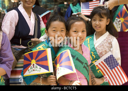 2009 International immigrants Parade NYC. Portrait des enfants tibétains américains. Banque D'Images