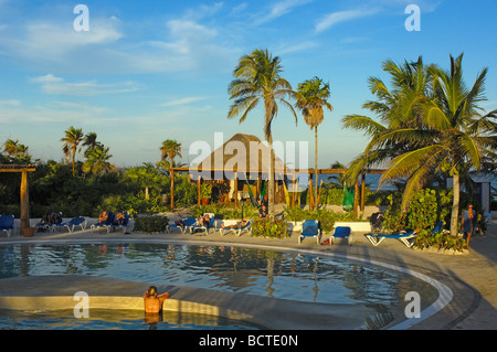 Piscine à plage de Maroma Resort all inclusive Caribe état de Quintana Roo Riviera Maya Yucatan Mexique Banque D'Images