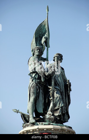 Statue du héros de Bruges Jan Breydel et Pieter de Coninck, sur la place du marché Grote Markt, dans le centre historique de Banque D'Images