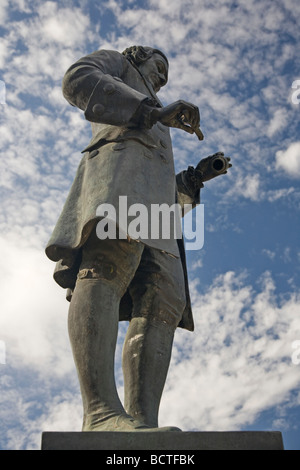 Statue de Joseph Priestley, le découvreur de l'oxygène dans la place du marché de sa maison natale à Birstall, Batley, West Yorkshire Banque D'Images