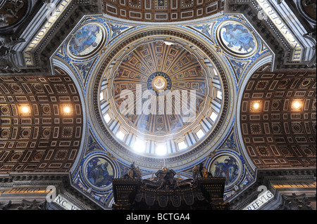 L'Europe à la cité du Vatican jusqu'à la coupole de la Basilique Saint Pierre Banque D'Images