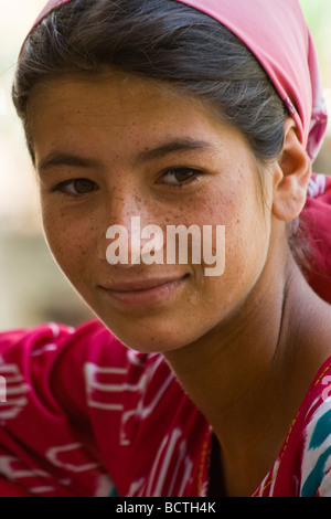 Fille ouzbek à Boukhara Ouzbékistan Banque D'Images