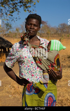 La mère et l'enfant autochtone, la Zambie, l'Afrique Banque D'Images