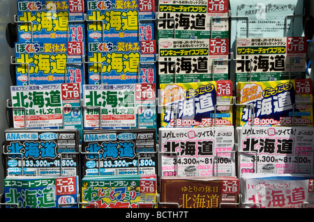 Brochures magazines dans un centre commercial Centre de Tokyo au Japon Banque D'Images