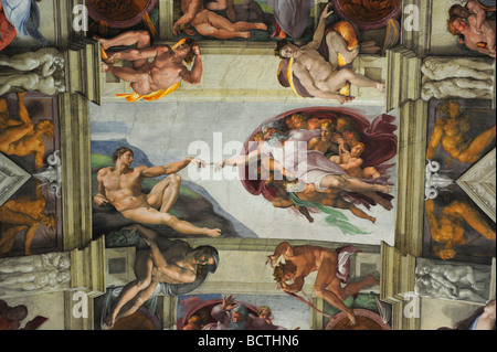 L'Europe vatican Vatican Museum La création d'Adam par Michel-Ange sur le plafond de la Chapelle Sixtine Banque D'Images