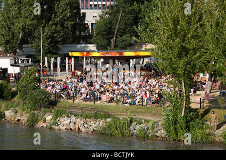 Herrmann beach bar sur le Canal du Danube, Herrmann Park, Vienne, Autriche, Europe Banque D'Images