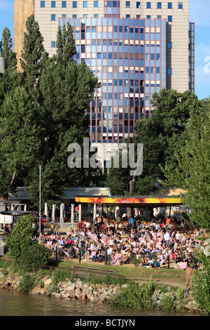 Herrmann beach bar sur le Canal du Danube, Herrmann Park, Vienne, Autriche, Europe Banque D'Images