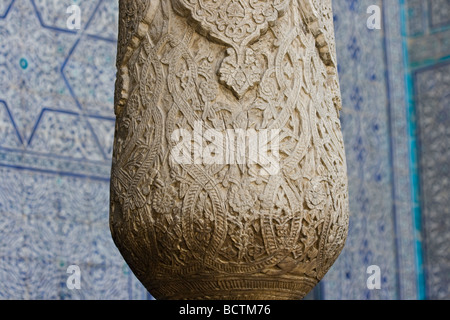 Détail sculpté sur un pilier dans la salle du trône à l'intérieur de l'arche dans Khiva Ouzbékistan Banque D'Images