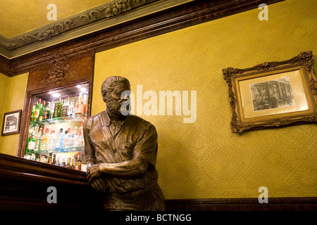 Hemingway Statue, café Iruna, Plaza del Castillo, Pamplona, Navarra, Espagne Banque D'Images