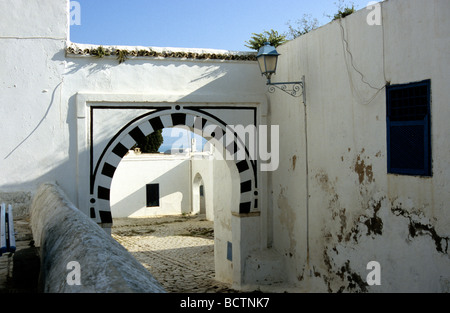 Porte en arc à Sidi Bou Said Banque D'Images