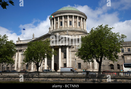 Les quatre cours bâtiment dans le centre-ville de Dublin République d'Irlande Banque D'Images