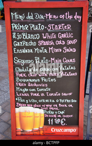 Menu de restaurant, Plaza del Obispo, Malaga, Costa del Sol, la province de Malaga, Andalousie, Espagne Banque D'Images