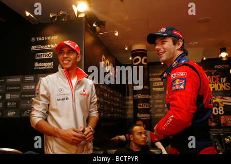 2008 Champion du Monde de F1 Lewis Hamilton (à gauche) & 2004-2011 Champion du monde de rallye Sébastien Loeb à la Race of Champions 2008. Banque D'Images