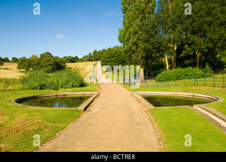 Un mécanisme d'une pièce d'eau dans la région de Campbell Park à Milton Keynes Banque D'Images