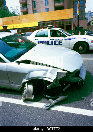 Enquête policière - enquête voiture endommagée lors de l'accident de la circulation à Vancouver British Columbia Canada Banque D'Images