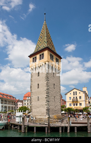 Mangturm Tower dans le port de Lindau sur le lac de Constance, Lindau, Bavaria, Germany, Europe Banque D'Images