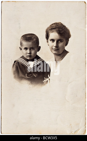 Impression photographique, la mère et l'enfant, photo historique autour de 1918 Banque D'Images