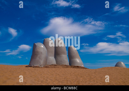 La part d'une célèbre sculpture à Punta del Este en Uruguay Banque D'Images