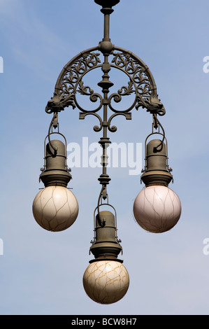 Carrer Ferran lampadaire Art Nouveau du quartier gothique de Barcelone Catalogne Espagne Banque D'Images
