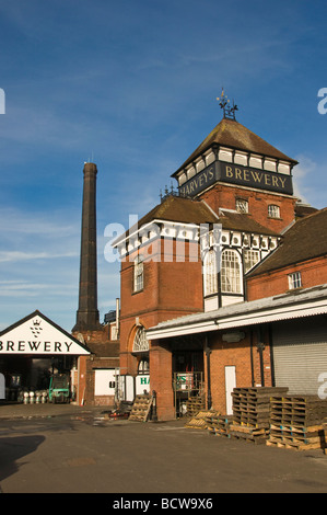 Brasserie Harveys à côté de la rivière Ouse Lewes East Sussex England Banque D'Images