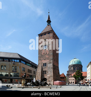 Weisser Turm, Tour Blanche, construit ca. 1250, 'Ehekarusell' Fontaine, place Ludwigsplatz, église Sainte-elisabeth, Dome, ec historique Banque D'Images