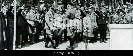 Pose de la première pierre de l'usine VW-près de Fallersleben, au milieu Adolf Hitler, derrière lui sur la gauche Stabschef Banque D'Images