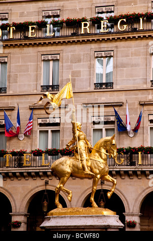 Statue dorée de Jeanne d'Arc, Paris France Banque D'Images