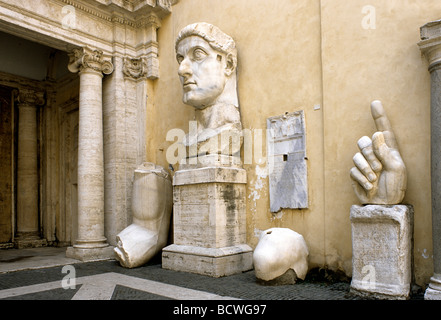 Statue colossale de l'empereur romain Constantin, Conservator's palais, musées du Capitole, la colline du Capitole, Rome, Latium, Italie, Union européenne Banque D'Images