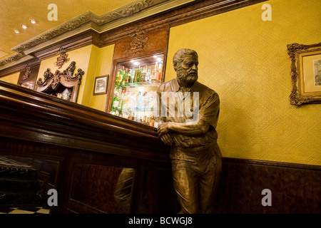 Statue Hemingway Cafe Iruna Plaza del Castillo Pamplona Navarra Espagne Banque D'Images