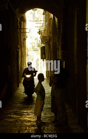 Ruelles de Spaccanapoli Naples Italie Banque D'Images