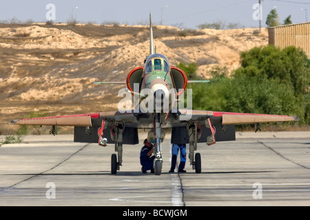 De l'air israélienne Mcdonnell douglas Skyhawk fighter jet sur le terrain Banque D'Images