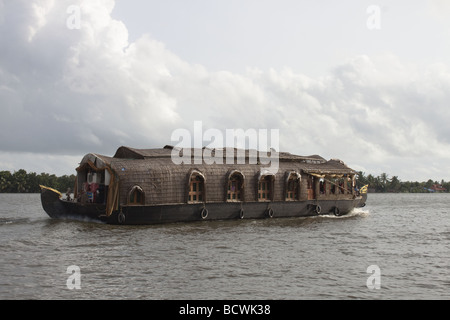 Une maison bateau dans l'eau dormante de Alleppey Banque D'Images