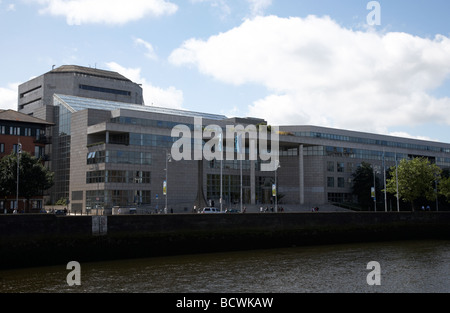 Les bureaux du conseil de la ville de Dublin et liffey au wood quay Dublin République d'Irlande Banque D'Images