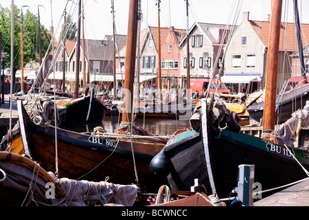 Old Dutch bateaux à voile à Spakenburg Banque D'Images
