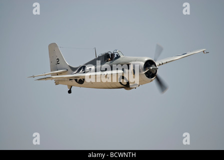 Un Grumman F4F Wildcat vole à un spectacle aérien. Banque D'Images