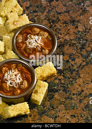 Recettes de cuisine de pays, pizza soupe et pain de maïs au beurre. Banque D'Images