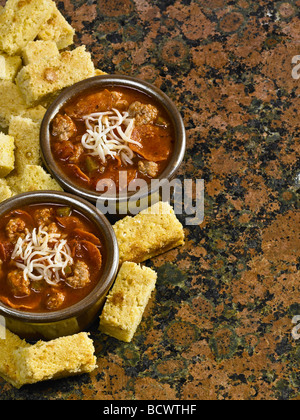 Recettes de cuisine de pays, pizza soupe et pain de maïs au beurre. Banque D'Images