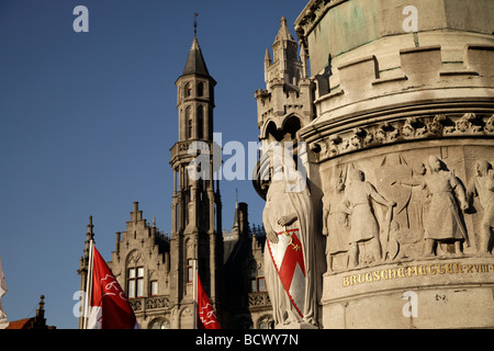 Détail du monument devant le Provinciaal Hof édifice de la Cour provinciale sur le Grote Markt dans le centre historique de 100 Banque D'Images