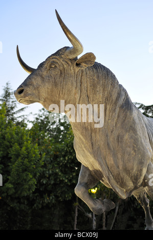 Statue commémore les combats de taureau dans la Plaza de Toros à l'extérieur de la Maestranza Ronda Andalousie Espagne Banque D'Images