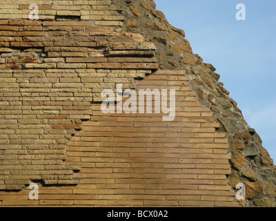 Détail de la paroi latérale du Souvenir tombe sur l'ancienne Voie Appienne à Rome Italie Banque D'Images