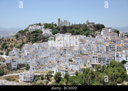 Voir de jolie ville andalouse de Casares, Costa del Sol, la province de Malaga, Andalousie, Espagne Banque D'Images