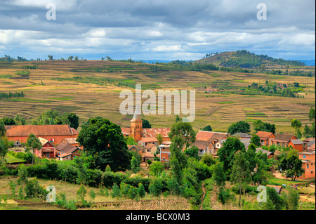 Highland Village typique près de Antisirabe Madagascar Banque D'Images