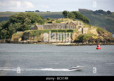 Ville de Plymouth, en Angleterre. Les drakes Island historique a été officiellement connue comme l'île de St Nicolas et est situé à Plymouth Sound Banque D'Images