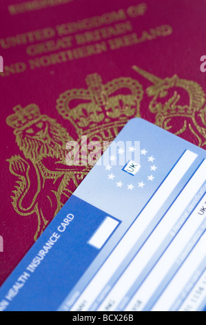 Passeport britannique et carte européenne d'assurance maladie Banque D'Images