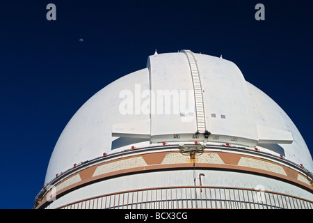 Université de Hawaii 2.2 mètres et la lune, Mauna Kea, Hawaii, USA Banque D'Images