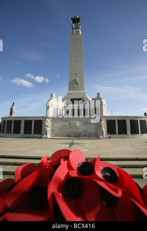 Ville de Plymouth, en Angleterre. Le Sir Robert Stodart Lorimer conçu Naval War Memorial sur Plymouth Hoe, promenade. Banque D'Images