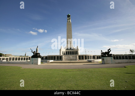 Ville de Plymouth, en Angleterre. Le Sir Robert Stodart Lorimer conçu Naval War Memorial sur Plymouth Hoe, promenade. Banque D'Images